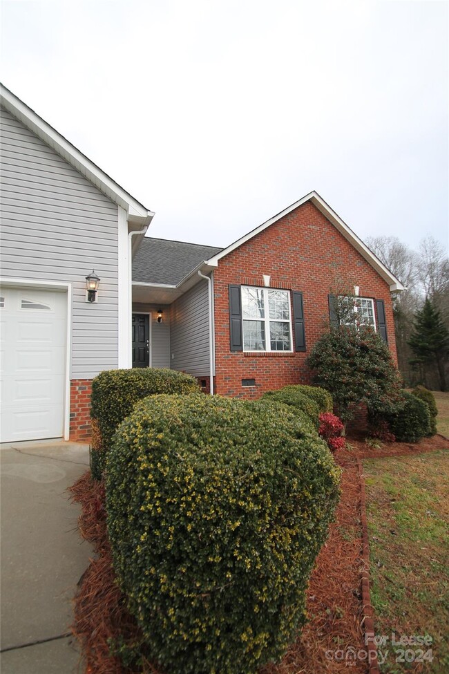 Building Photo - 1830 Country Manor Ln