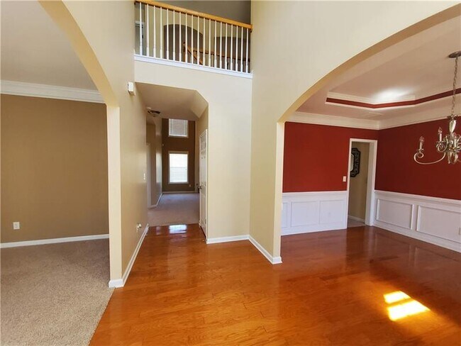 Building Photo - 611 Rock Elm Dr