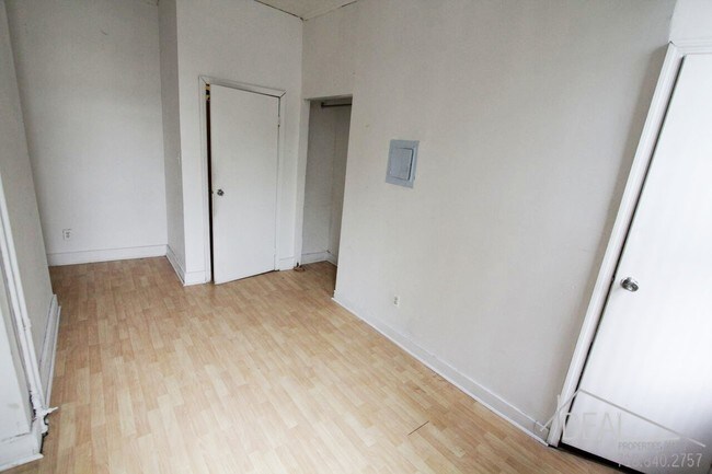 Building Photo - 367 Menahan St