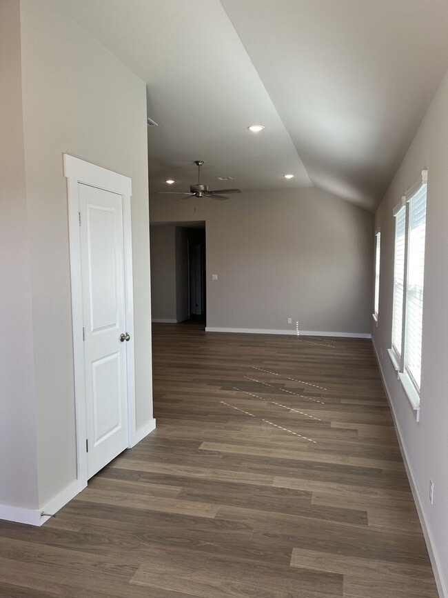 Building Photo - BRAND NEW DUPLEX!