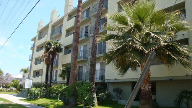 Foto del edificio - 11936 Magnolia Blvd