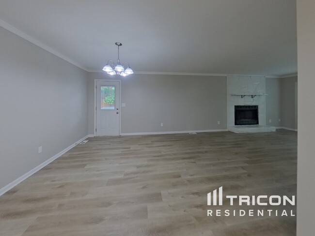 Building Photo - 160 Elberta Dr
