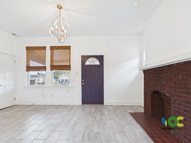 Living Room - 614 N Front St