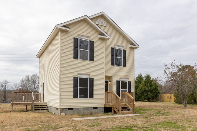 Building Photo - 70 Strawberry Hill Ln