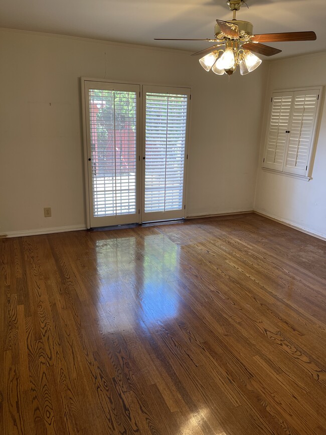Building Photo - 9607 Cresta Dr