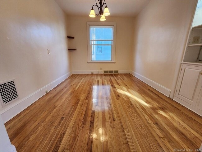 Building Photo - 35 Holbrook Pl