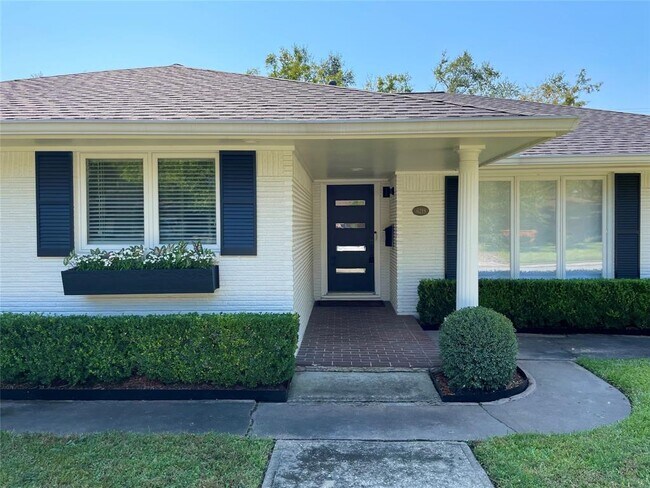 Building Photo - 6219 Grovewood Ln