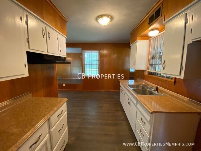 Foto del edificio - 1315 Dolan Dr