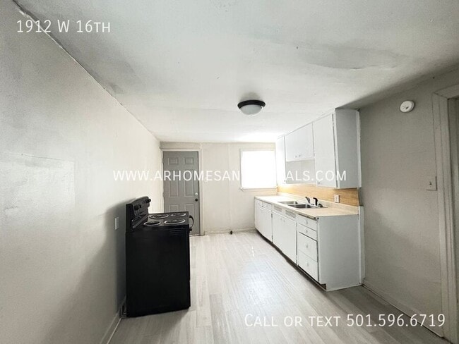 Building Photo - 1912 W 16th-