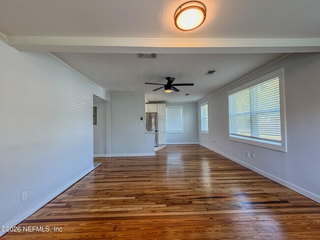 Foto del edificio - 1368 Rensselaer Ave