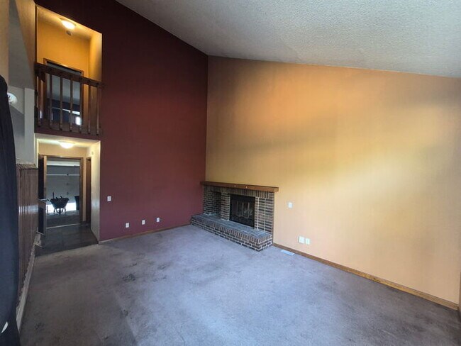 Foto del edificio - 4272 Kingsbury Dr