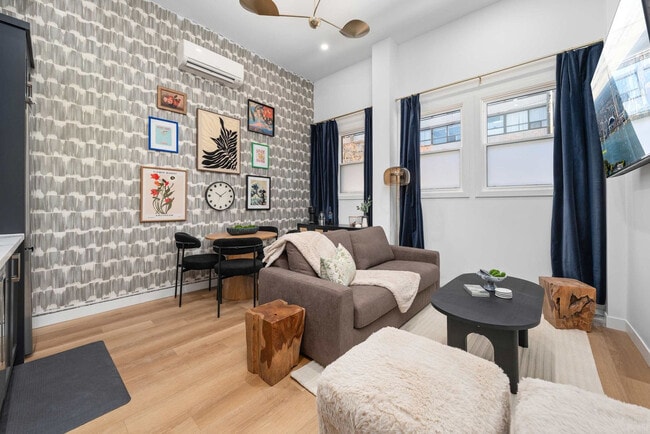 Building Photo - 168 McCaul St