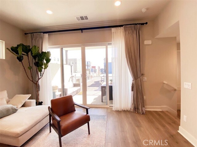 Building Photo - 154 Mirth
