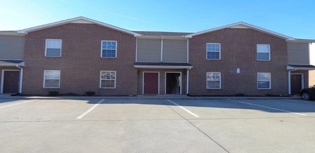 Building Photo - 812D OAK ARBOR CT, CLARKSVILLE, TN 37040