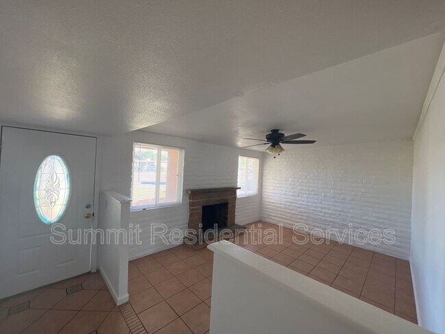 Foto del edificio - 8501 E Kenyon Dr