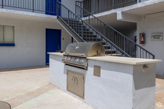 Área de barbacoa - Westwood Apartments