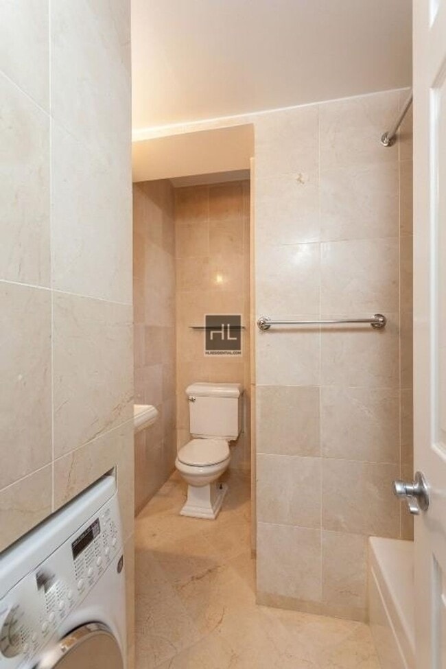 Building Photo - MOTT ST.