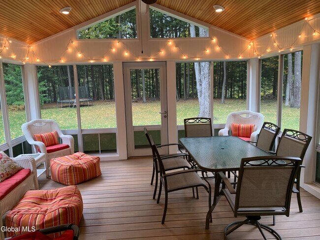 Foto del edificio - 8 Amanda Ct