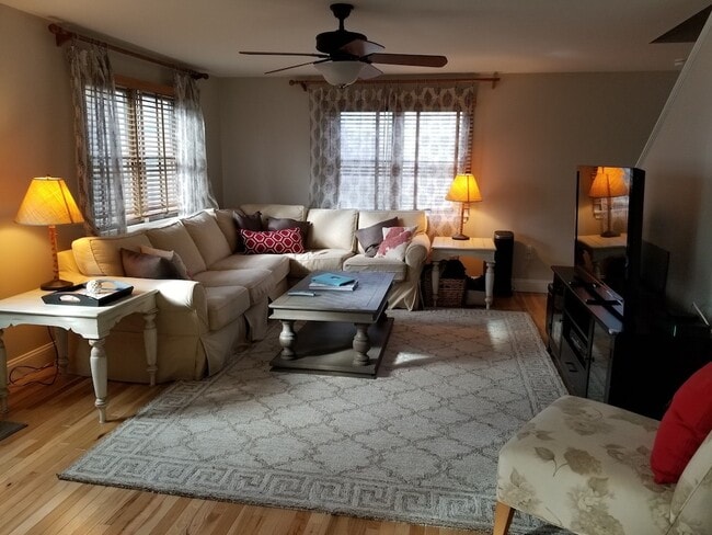 Family/living room - 26 Shore St