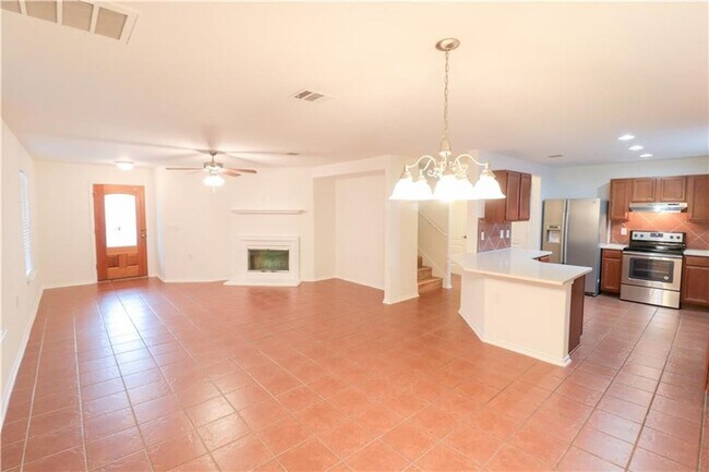 Foto del edificio - Beautiful 2-Level 3 BR / 2.5 BA Home for R...