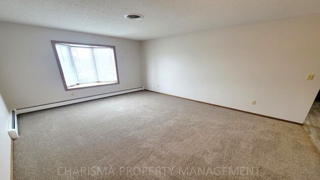 Building Photo - NEWLY UPDATED 1 BD, 1 BA UNITS LOCATED IN ...