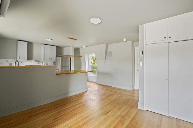 Building Photo - 31 N Eckar St