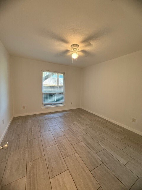 Foto del edificio - 16120 Stuebner Airline Rd