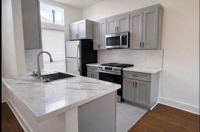 Foto del edificio - 6327 Southwood Ct N