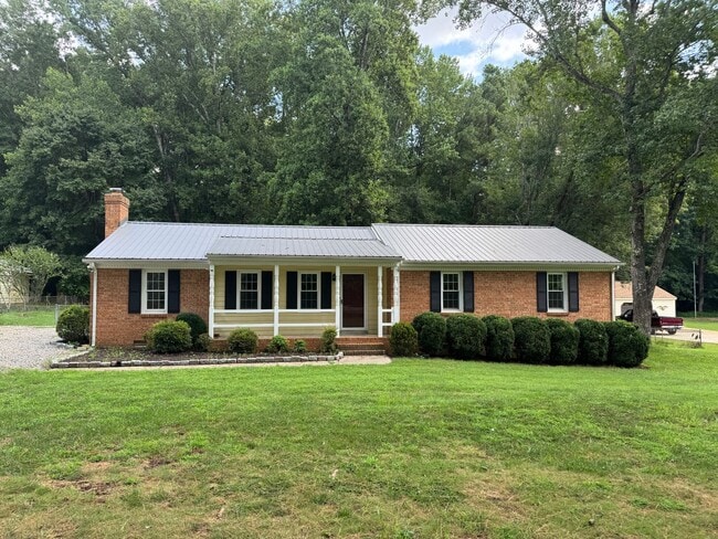 Building Photo - Completely updated brick ranch Winterpock ...