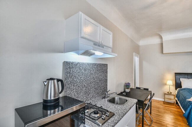 Building Photo - 727 S Alvarado St
