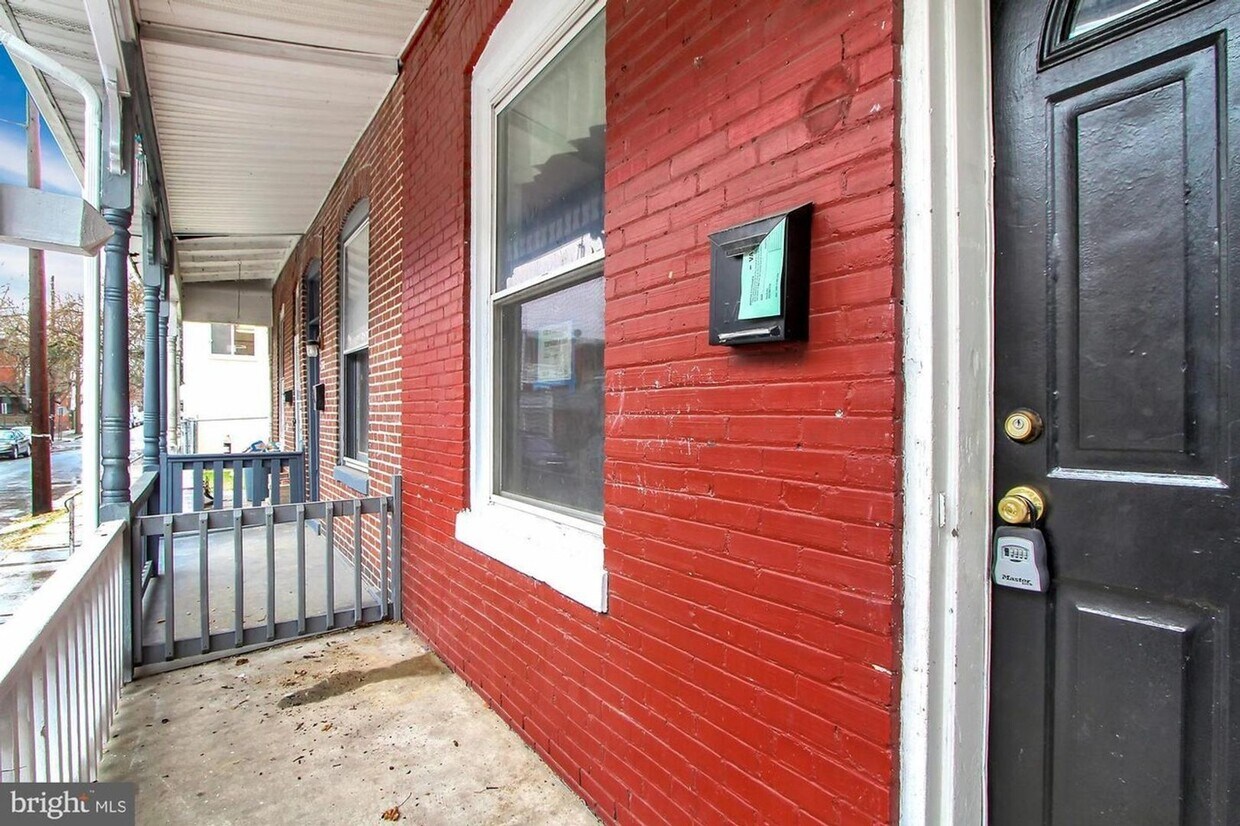 Foto principal - Coming Soon - Spacious 4-Bedroom Home in U...
