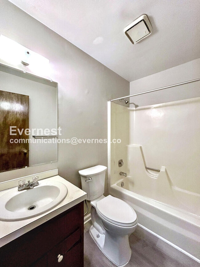 Foto del edificio - 4609 Hillbrook Ave