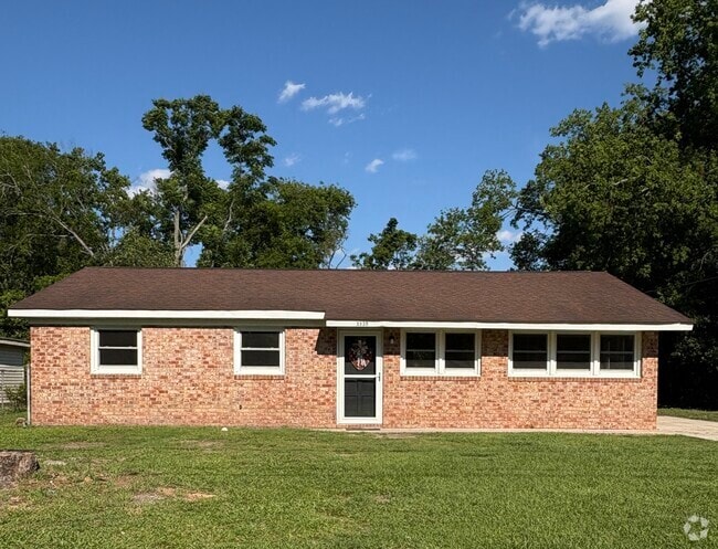 Building Photo - 3330 Karian Dr