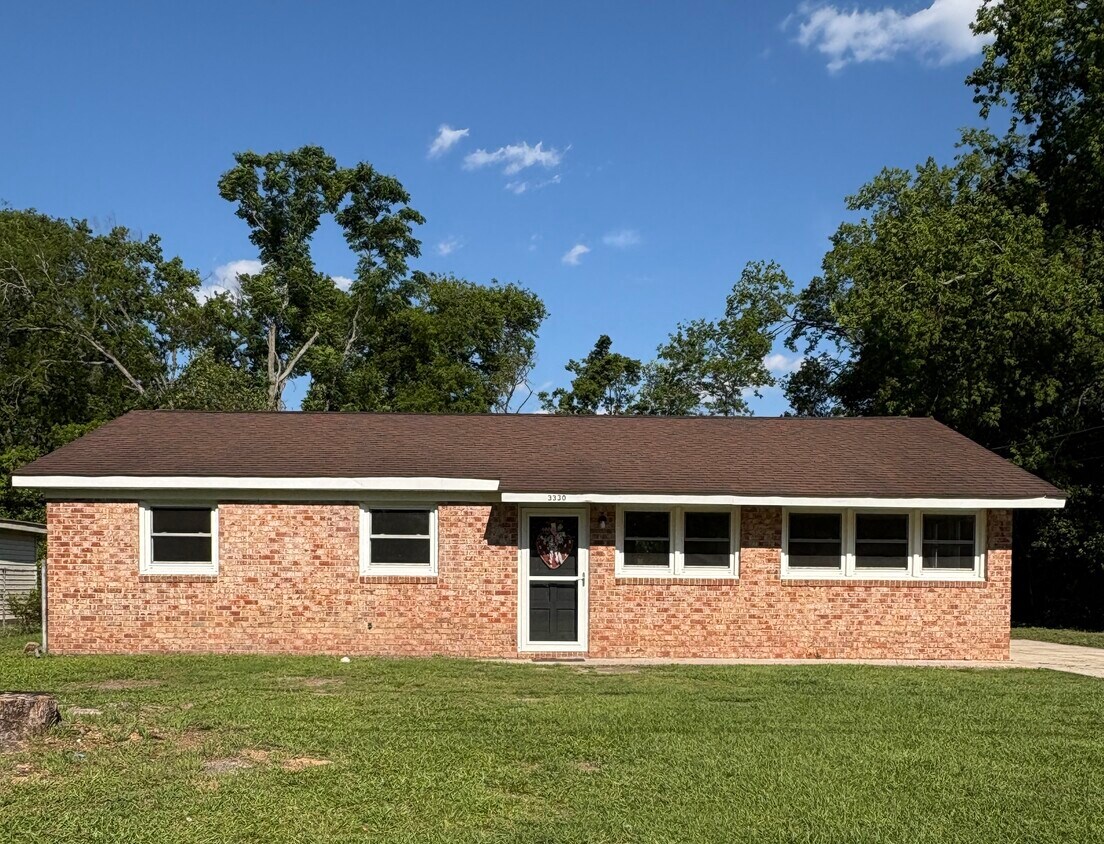 Foto principal - 3330 Karian Dr