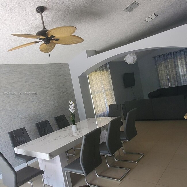 Foto del edificio - 2505 Hybrid Ct