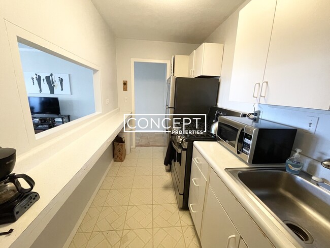 Building Photo - 6 Whittier Pl