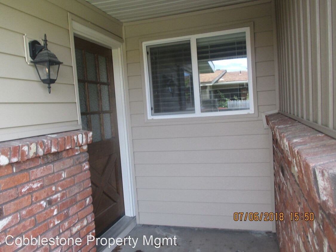 Primary Photo - 3 br, 2 bath Apartment - 8561 W Goddard Rd