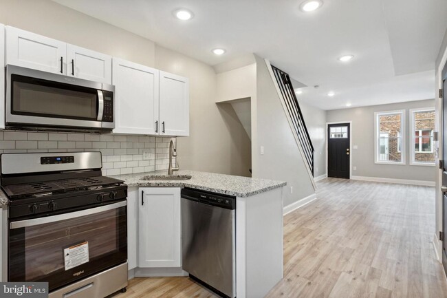 Building Photo - 2220 Sigel St