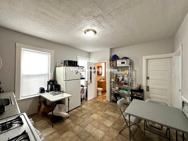 Foto del edificio - 151 E Cottage St