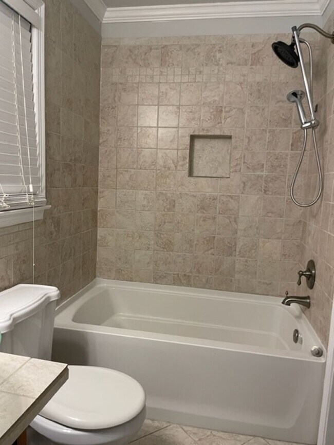 Foto del edificio - 7705 Surreywood Pl