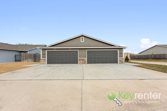 Building Photo - E 69th Ct N Duplex