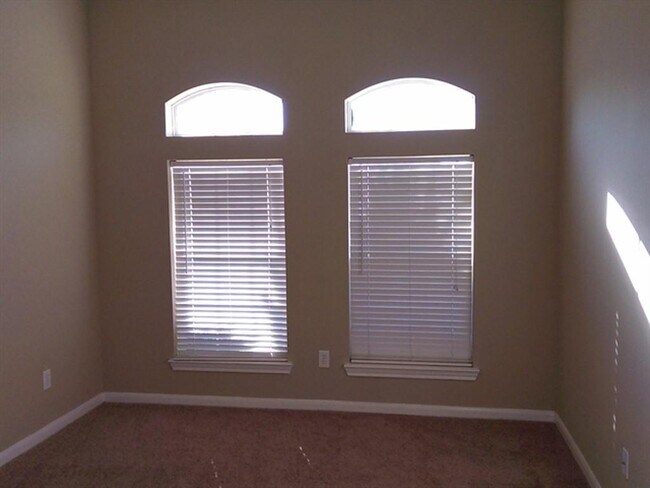 Building Photo - 15831 Collinsville Dr
