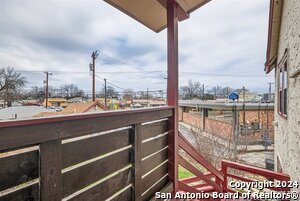 Building Photo - 1547 W Agarita Ave