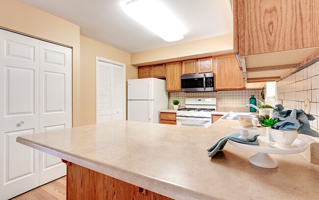 Building Photo - 42 Pine Cir