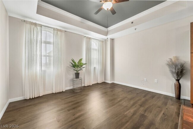 Foto del edificio - 2455 W Serene Ave
