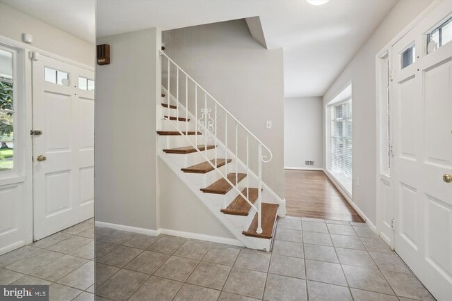 Building Photo - 8501 Canterbury Dr