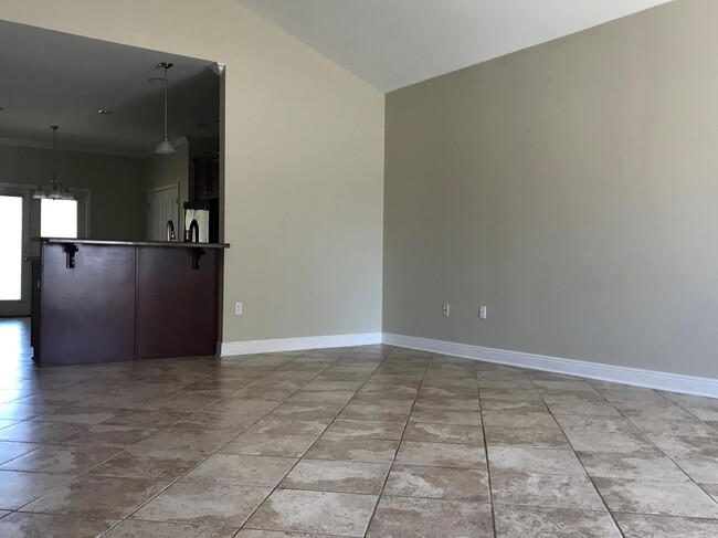 Building Photo - 749 Lime Ln