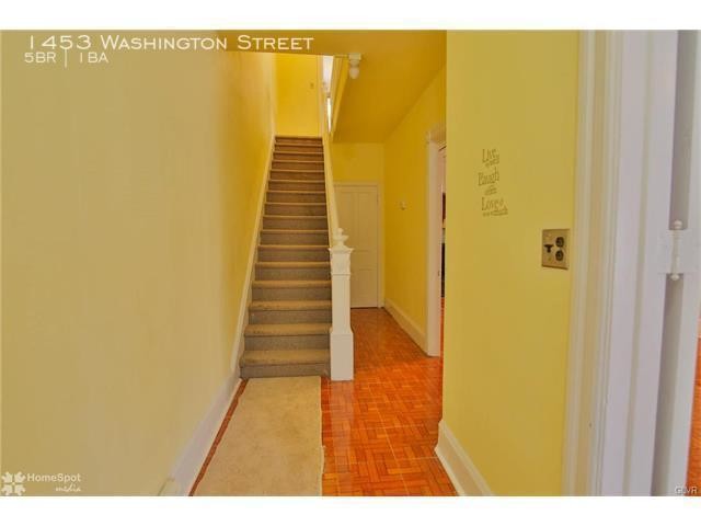Building Photo - Large 5 Bedroom House in Easton