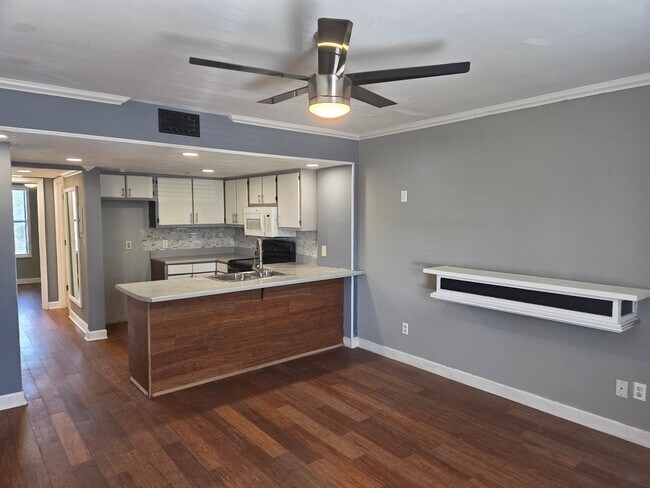 Foto del edificio - Great Efficiency Upstairs Apartment in PCB...
