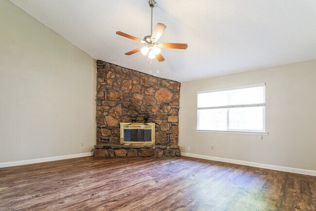 Foto del edificio - 2456 Flowering Tree Dr